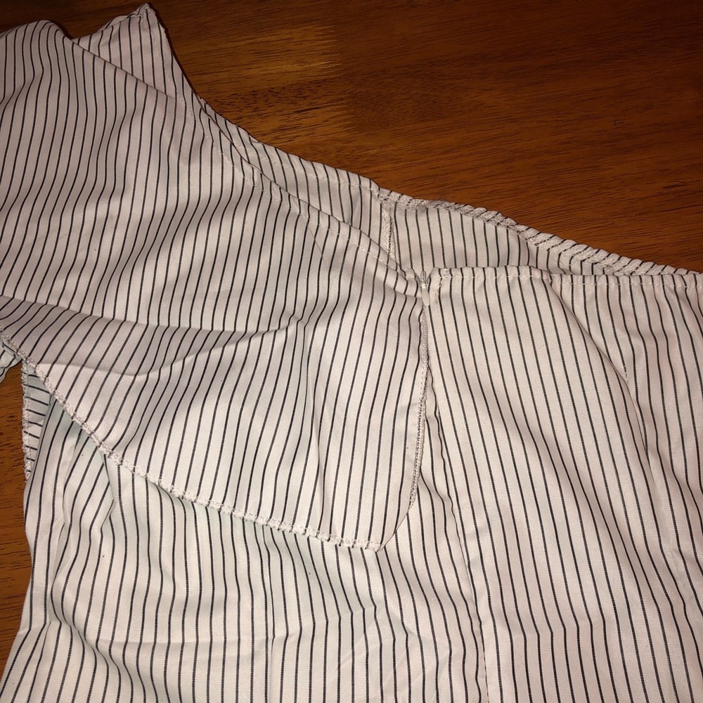 FINAL PRICE DROP! Cute Dress with ruffle - Picture 6 of 7